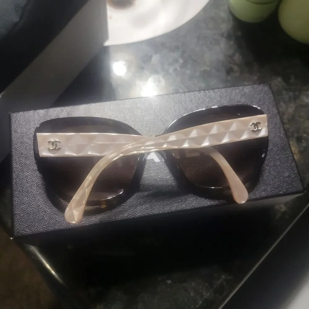 CHANEL BROWN TORTOISE SUNGLASSES